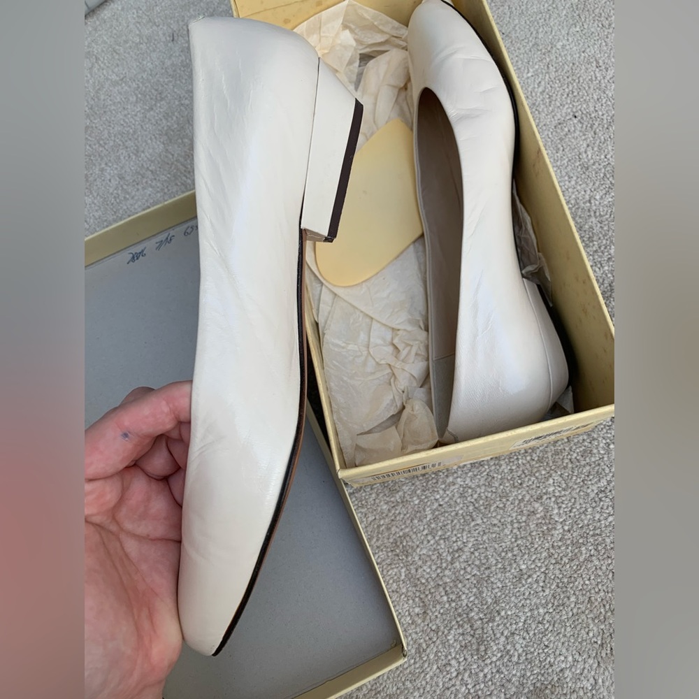 Vintage Allure white kitten heels
